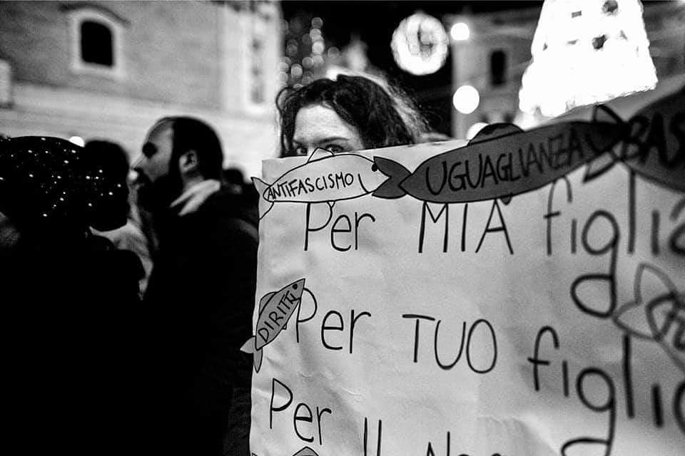 Manifestante contra Salvini. Dezembro de 2019. Itália.