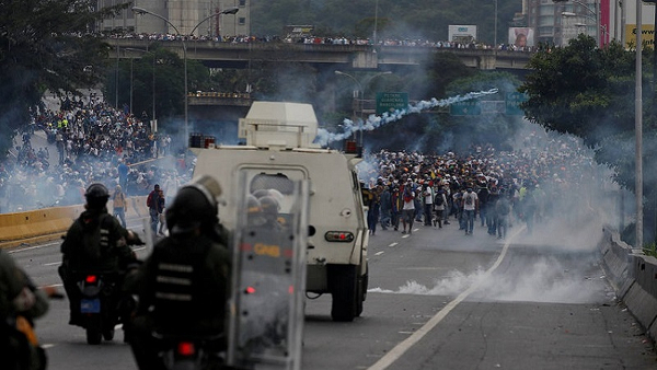 Protesto contra o governo de Maduro e repressão da GNB, Caracas, 2017