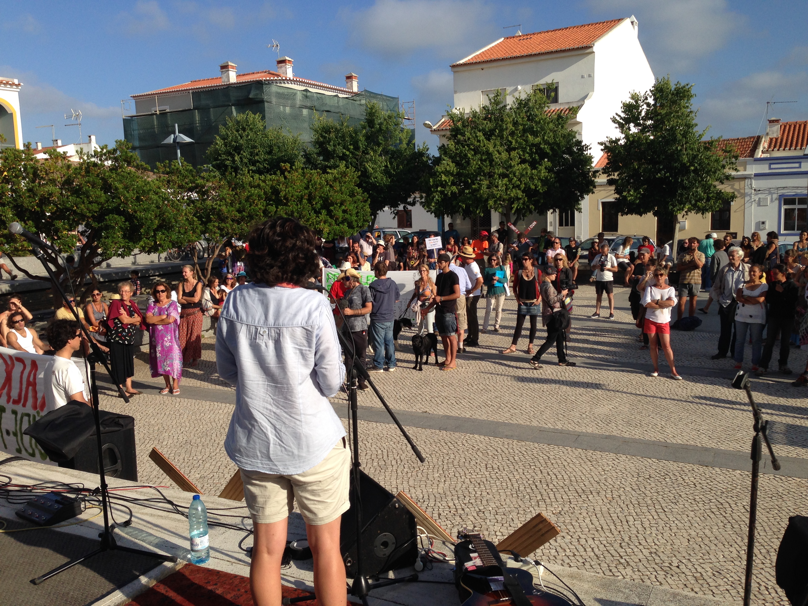 A defesa da qualidade de vida manifesou-se também através da música. A defesa da qualidade de vida manifesou-se também através da música.