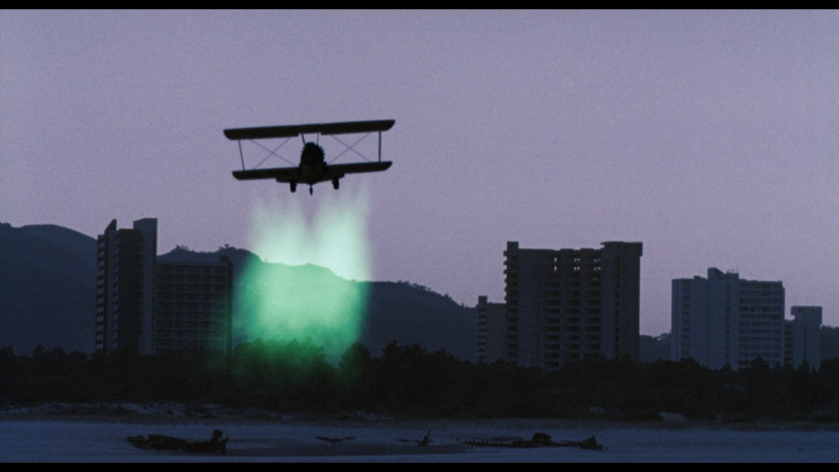 Imagem de "Aparelho Voador a Baixa Altitude" Imagem de "Aparelho Voador a Baixa Altitude"