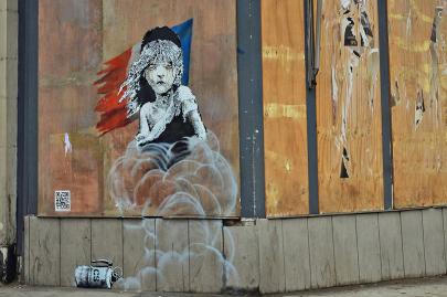 Os “miseráveis” de Banksy contra ação policial na “selva” de
