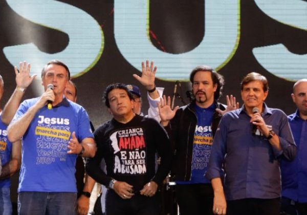 Bolsonaro dialogou com várias lideranças do seguimento evangélico desde que deu início à sua campanha há alguns anos atrás. 