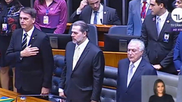 Jair Bolsonaro, Dias Toffoli, presidente do Supremo Tribunal Federal e Michel Temer, ainda Presidente da República, em sessão no Congresso do Brasil - novembro de 2018