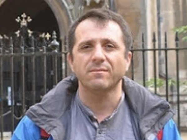 O professor Candan Badem, investigado por ter nas suas estantes um livro de Gulen