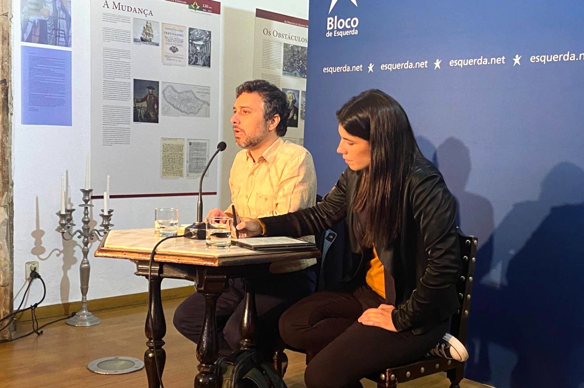 Miguel Cardina e Mariana Mortágua na sessão pública do Bloco este domingo em Coimbra.