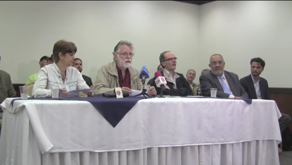 Os porta-vozes do grupo na conferência de imprensa foram Oly Millán, ex-ministra da Economia Popular; Edgardo Lander, sociólogo, e Enrique Ochoa Antich, ex-coordenador do MUD/Social