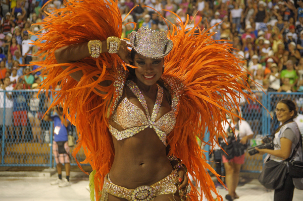 Atriz Cris Vianna, raínha da bateria da Imperatriz Leopoldinense, 2016 – Foto wikipedia