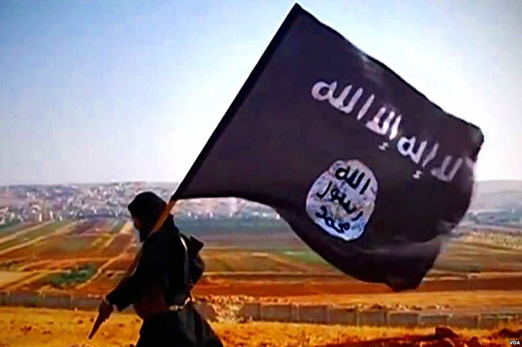 A temida bandeira do Daesh: ataques reforçam a propaganda sobre o povo do califado. Foto domínio público