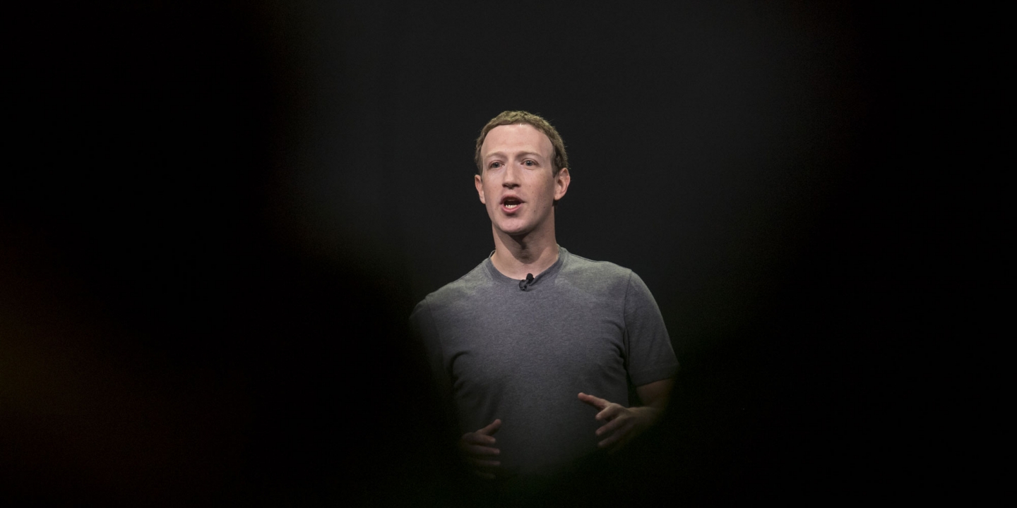 Mark Zuckerberg, presidente e fundador do Facebook, fala durante o lançamento de produto Oculus Connect 4 em San Jose, California, numa quarta-feira, 11 de outubro de 2017.