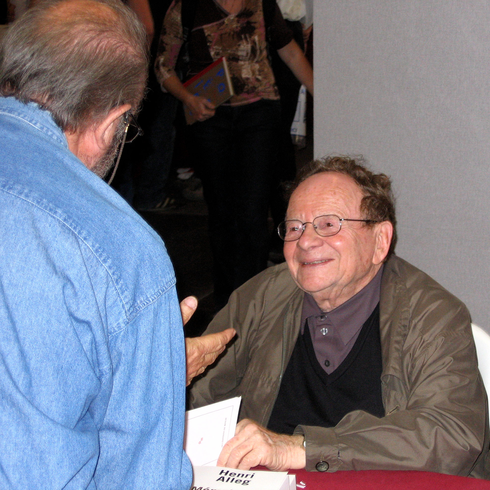 Henri Alleg na Festa do Humanité de 2008. Foto de User:(:Julien:) - Own work, CC BY-SA 4.0, https://commons.wikimedia.org/w/index.php?curid=4803232