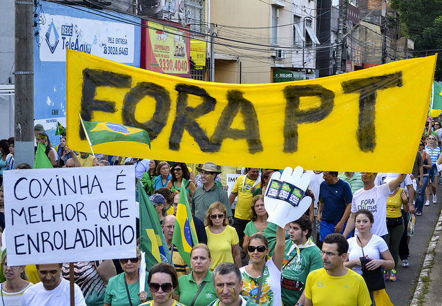 Lava Jato foi assumindo uma clara conotação de parcialidade política estampada na seguinte propositura: “é hora de aniquilar o governo do PT”. Foto de Editorial J.