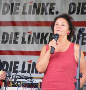 Luc Jochimsen é socióloga, jornalista, tem 74 anos, é deputada e candidata do Die Linke.