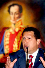 Chavez, com a figura de Bolívar ao fundo