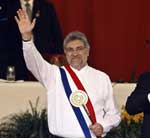 Fernando Lugoo tomou posse sem fato e gravata. Foto EPA/Leo La Valle