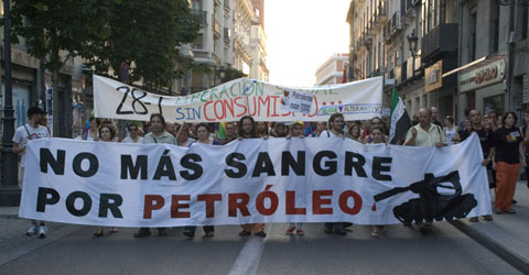 Manifestação em Madrid do encontro social alternativo ao petróleo