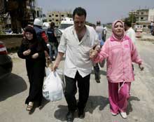 Líbano, refugiados palestinianos fogem - Foto da Lusa