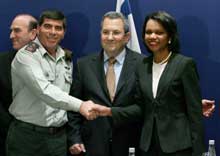 Jerusalém, 19 de Setembro de 2007, Condoleeza com Gabi Ashkenazi e Ehud Barak &ndash; Foto da Lusa