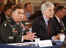Petraeus e Crocker no Congresso americano - Foto da Lusa
