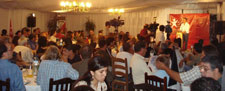 Cerca de 250 pessoas sobrelotaram o restaurante onde o Bloco realizou o seu jantar/comício. Clica para ampliar