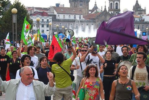 Chegada da Marcha Contra a Precariedade ao centro da cidade de Braga. Foto de Ana Candeias
