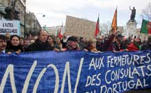 Manifestação de emigrantes em Paris em Março de 2007 - Foto da Lusa