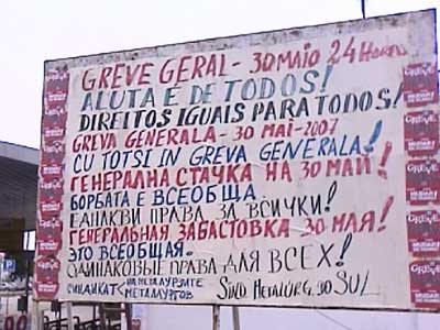 Cartaz de apelo à greve na porta da Lisnave