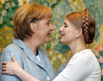 Iulia Timochenko com Angela Merkel