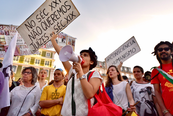 Lisboa: Protesto contra acórdão judicial machista – Foto de Paulete Matos