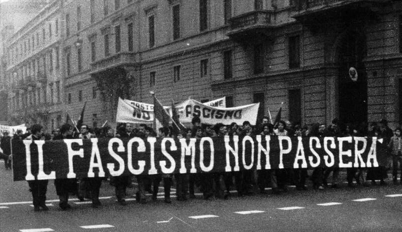 Manifestação anti-fascista em Itália.