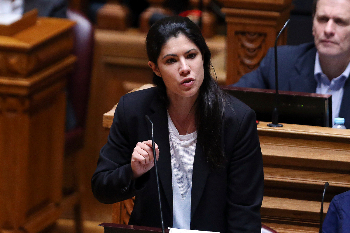 Mariana Mortágua: Cativações não podem ser definidas fora ...