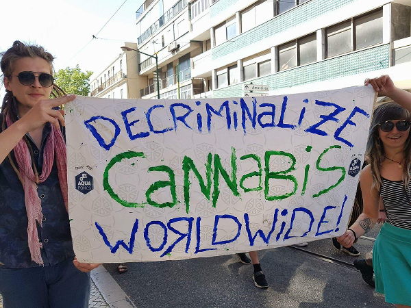 Marcha defende legalização do consumo de canábis para todos os fins