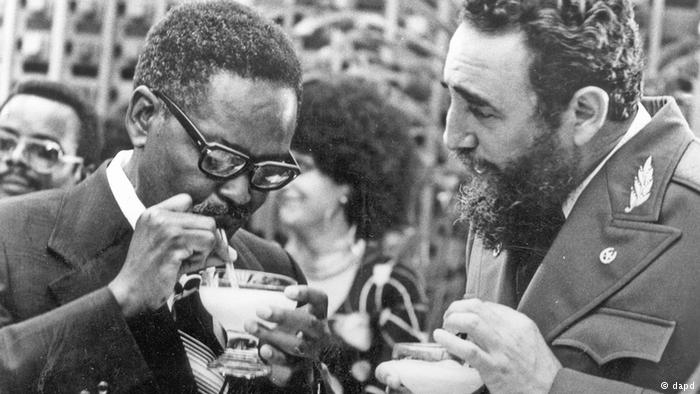 Agostinho Neto e Fidel Castro: cubanos tiveram papel decisivo no desfecho final.