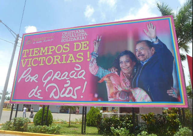 Cartaz de campanha de Ortega e Murillo: "Pela graça de Deus"