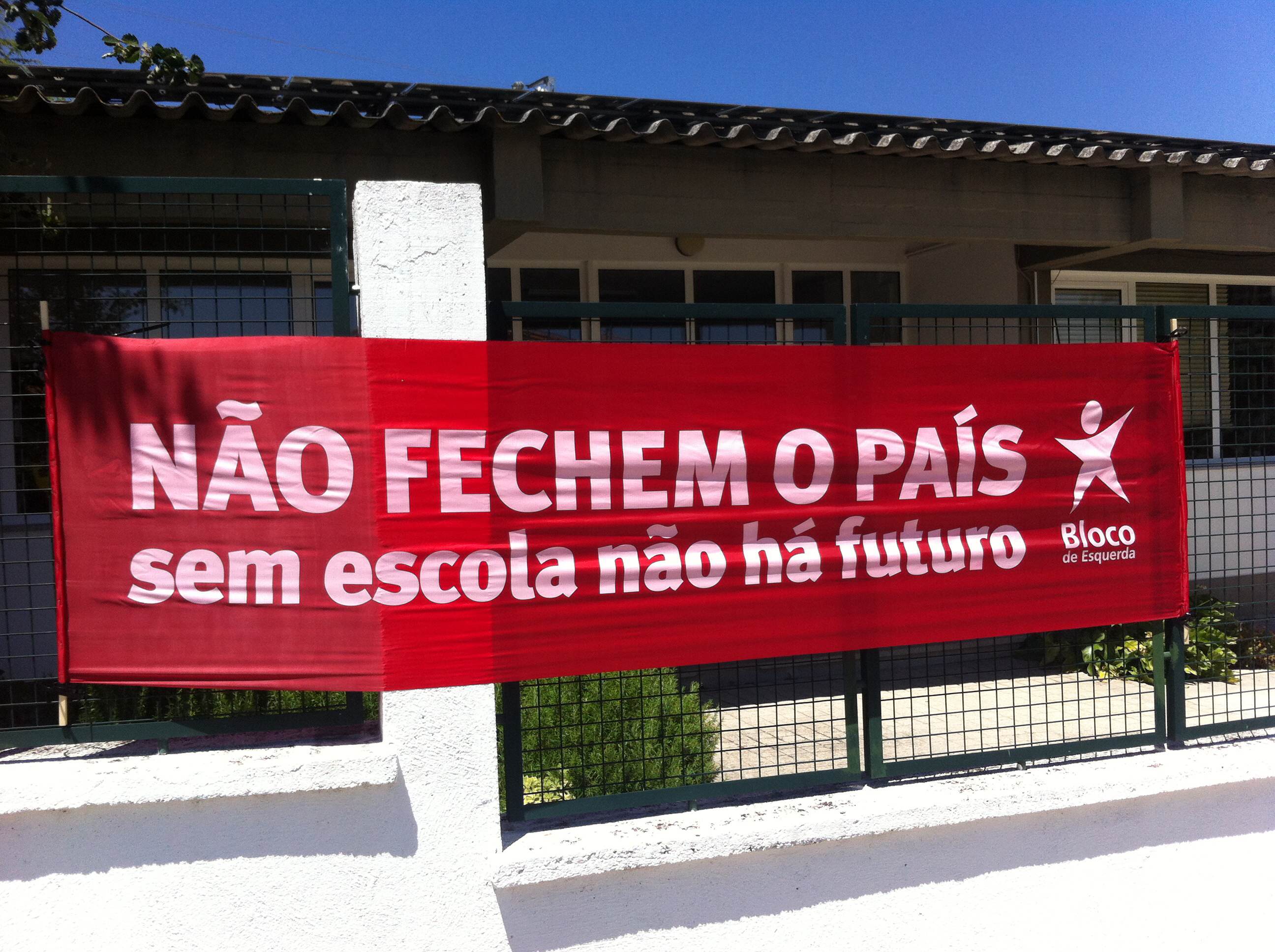 Faixa na escola EB Rio Diz, Guarda.