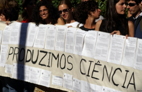 "As Universidades devem impedir o trabalho docente não-remunerado, de modo a proteger os inúmeros investigadores que para tal não se disponibilizam"
