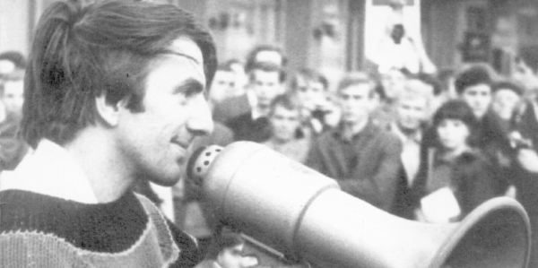 Rudi Dutshke, destacado dirigente estudantil alemão, foi baleado com dois tiros na cabeça por um fanático de extrema-direita em 11 de abril de 1968