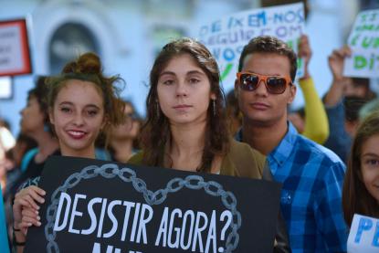 Foto do dia: Manifestação contra os cortes no ensino artístico. Foto Paulete Matos.