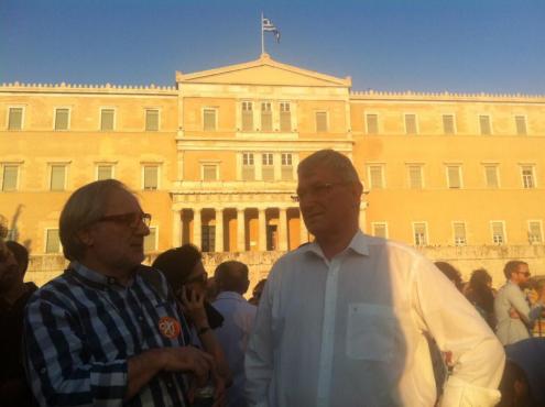 Bernd Riexinger numa manifestação de apoio ao "não" em Atenas (3 de julho de 2015).