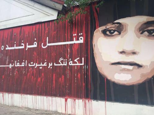 Um mural no Afeganistão protesta contra o assassinato de Fakunda Malikzada: 'O assassinato de Fakhunda é uma mancha em todos os homens afegãos'.