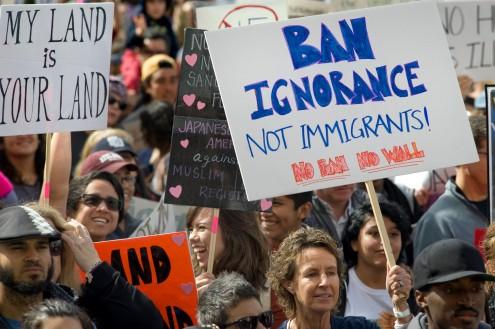 Protesto contra ordem executiva anti-imigração de Trump em 2017. Foto de David Maung/EPA/Lusa.