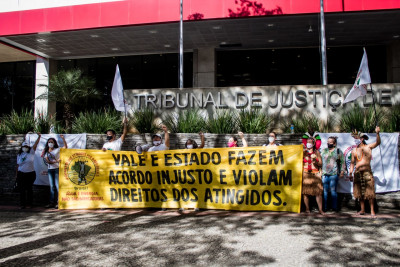 Afetados pelo colapso da barragem do Brumadinho protestam contra acordo entre estado de Minas Gerais e Vale. Foto de Movimento dos Atingidos por Barragens.