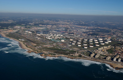 Imagem aérea da refinaria de Matosinhos.