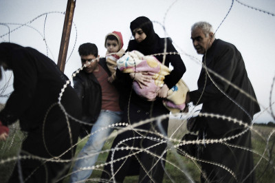 Refugiados sírios tentam entrar na Turquia. Abril de 2012. Foto de Andreas H. Landl/Flickr.