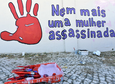 Mural contra a violência doméstica.