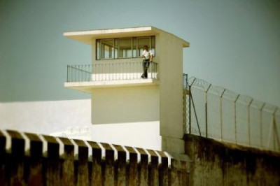 Cinco reclusos regressaram voluntariamente aos estabelecimentos prisionais e onze pediram que as suas licenças de saída administrativa extraordinária não fossem renovadas.