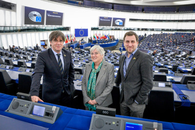 Carles Puigdemont, Clara Ponsati e Toni Comín.