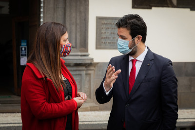 Marisa Matias com Miguel Gouveia, presidente da Câmara do Funchal.