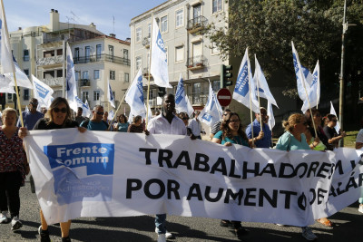 Trabalhadores da Administração Pública em manifestação. Foto da Frente Comum.