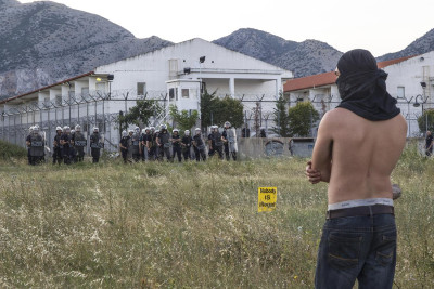 Protesto da No Border no campo de detenção de Paranesti, na Trácia grega, na fronteira com a Turquia. Foto de Juan Zarza/El Salto.