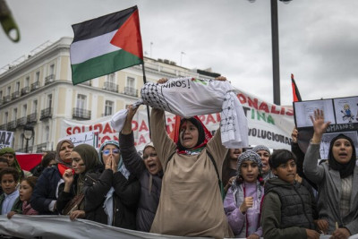 Manifestantes pedem o fim do ataque de Israel sobre a população palestina, Madrid 29 de outubro, MAR SALA